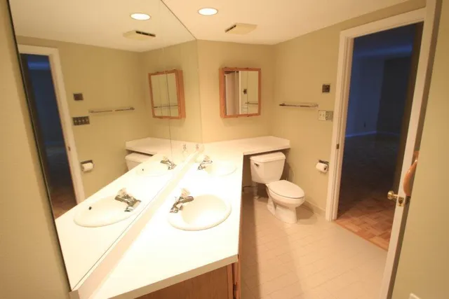 $339,900 | 333 Lake Avenue, Unit 502, Racine, WI 53403