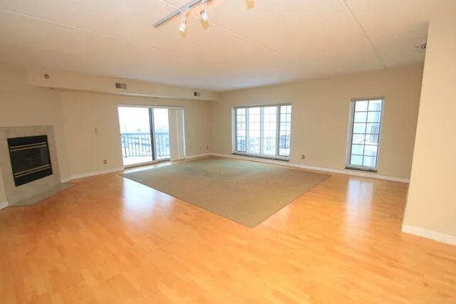 $339,900 | 333 Lake Avenue, Unit 502, Racine, WI 53403