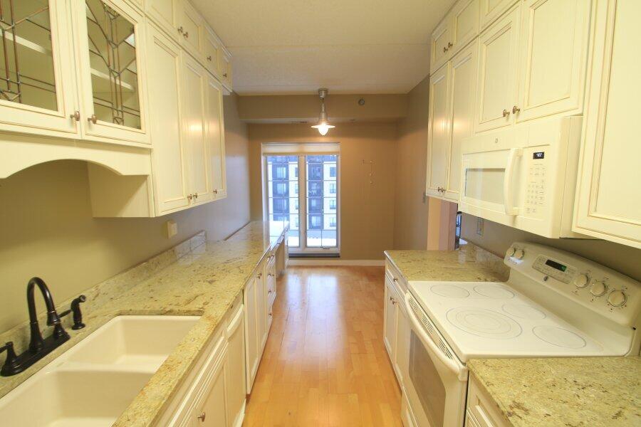 333 Lake Avenue, Unit 502 Racine, WI 53403 - Photo 7 of 29 Kitchen