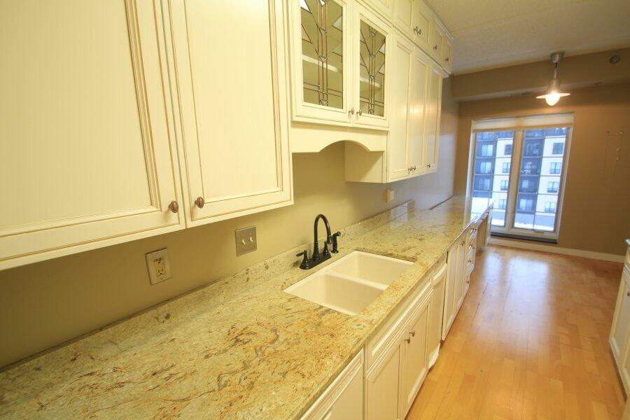 333 Lake Avenue, Unit 502 Racine, WI 53403 - Photo 9 of 29 Kitchen