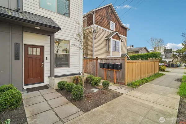$799,000 | 917 Northwest 52nd Street, Unit C, Seattle, WA 98107