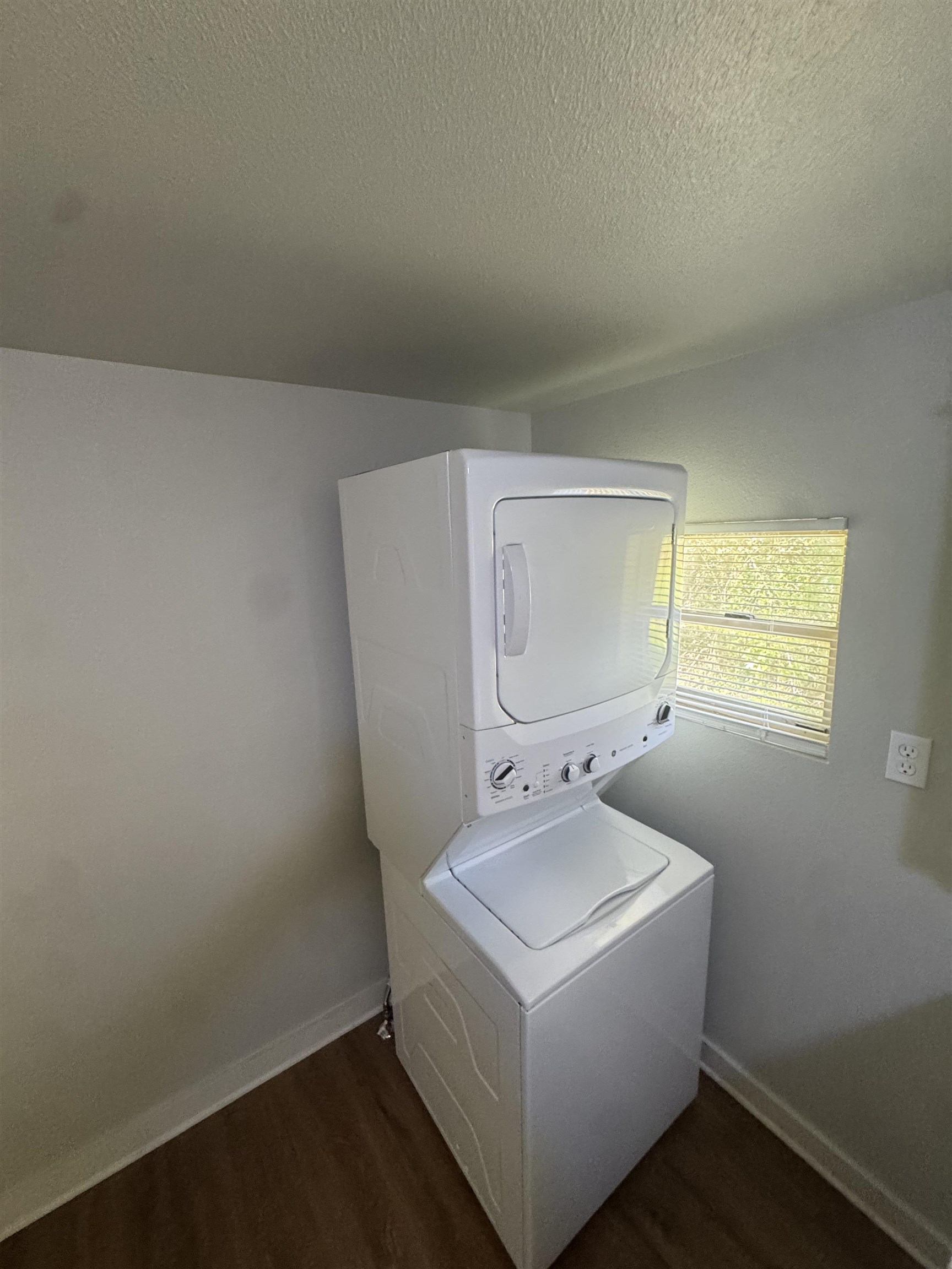 655 North 2nd Street Silsbee, TX 77656 - Photo 15 of 28