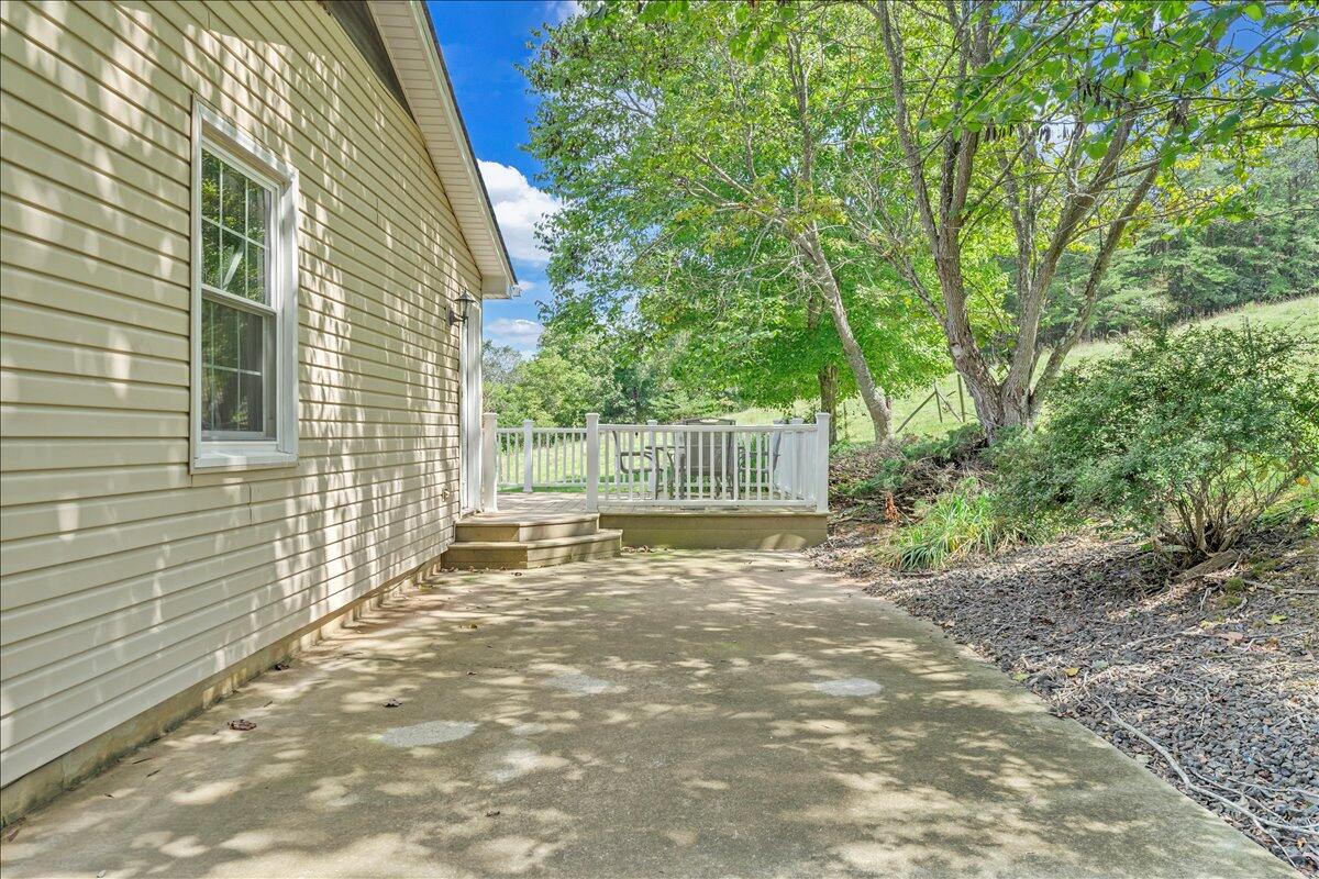 2728 Thompson Ridge Road Ferrum, VA 24088 - Photo 33 of 35 44-MIB02337