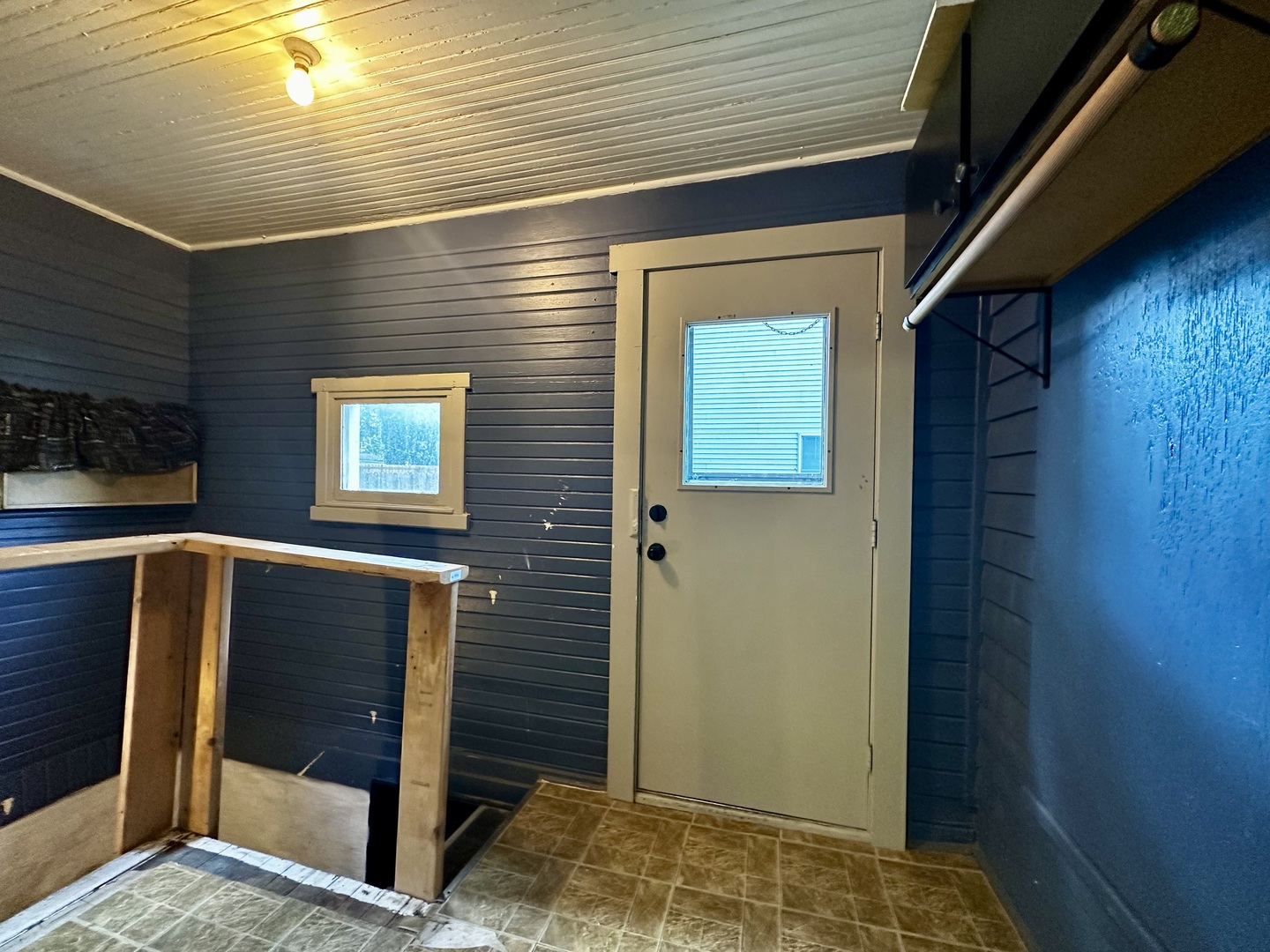 212 North Linden Street Clinton, IL 61727 - Photo 11 of 16 a view of front door