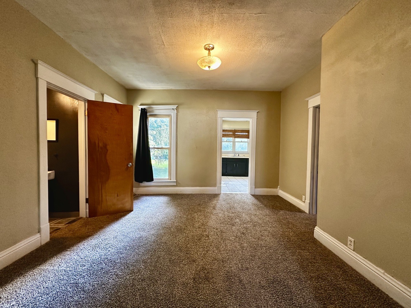 212 North Linden Street Clinton, IL 61727 - Photo 7 of 16