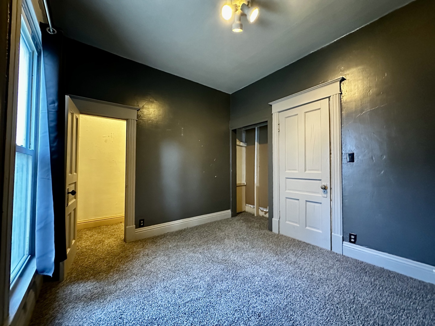 212 North Linden Street Clinton, IL 61727 - Photo 9 of 16 an empty room with windows and closet