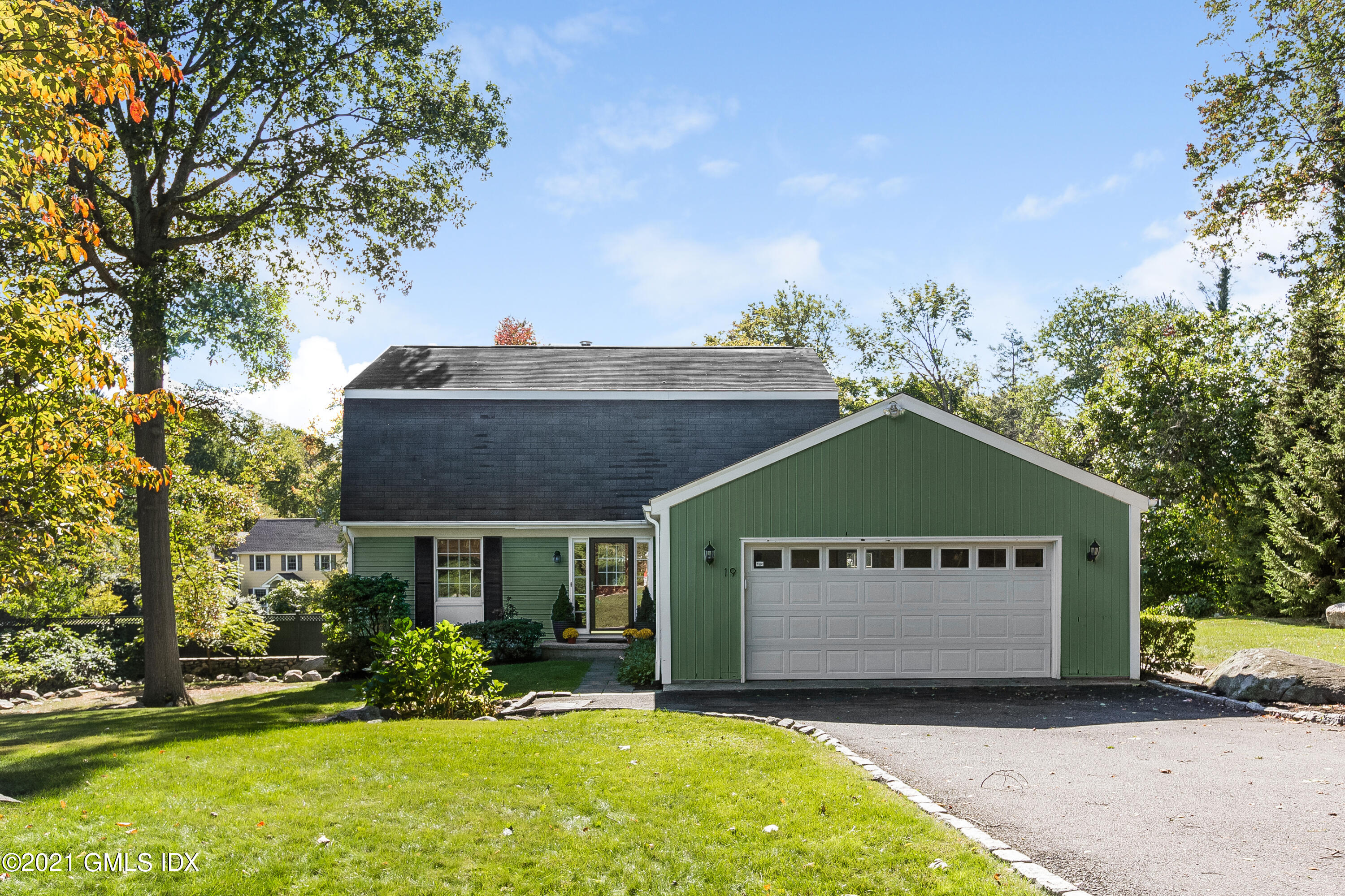 19 Peters Road Riverside, CT 06878 - Photo 2 of 17 a sign on the side of a building