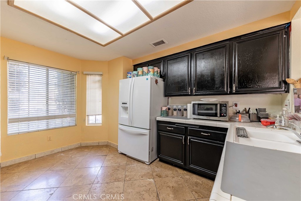 40207 Mimulus Way Temecula, CA 92591 - Photo 15 of 20 Kitchen
