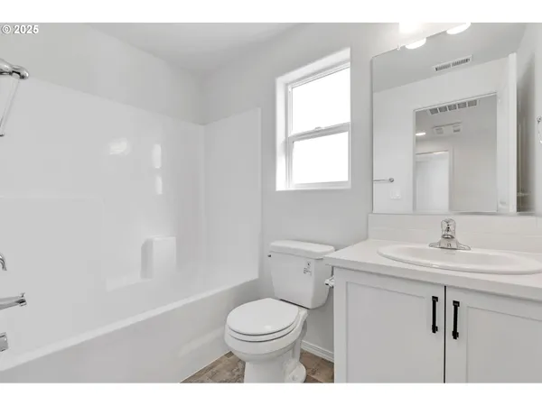 $690,000 | 4356-4358 Kalmia Street, Springfield, OR 97478