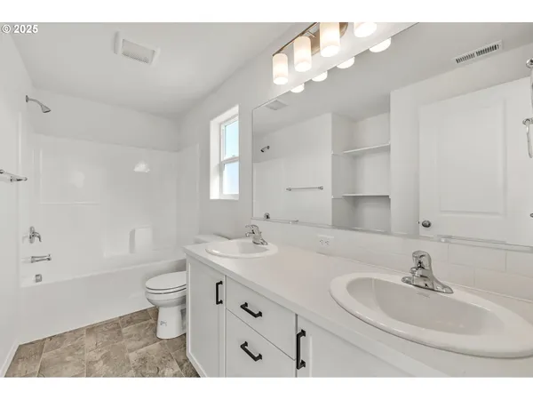 $690,000 | 4356-4358 Kalmia Street, Springfield, OR 97478