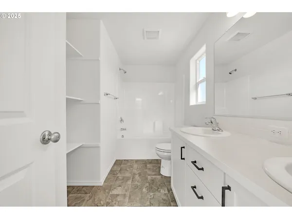 $690,000 | 4356-4358 Kalmia Street, Springfield, OR 97478