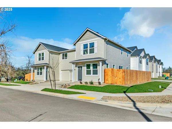 $690,000 | 4356-4358 Kalmia Street, Springfield, OR 97478