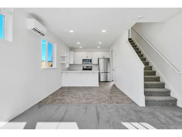 $690,000 | 4356-4358 Kalmia Street, Springfield, OR 97478