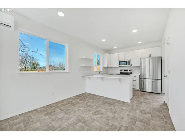 $690,000 | 4356-4358 Kalmia Street, Springfield, OR 97478