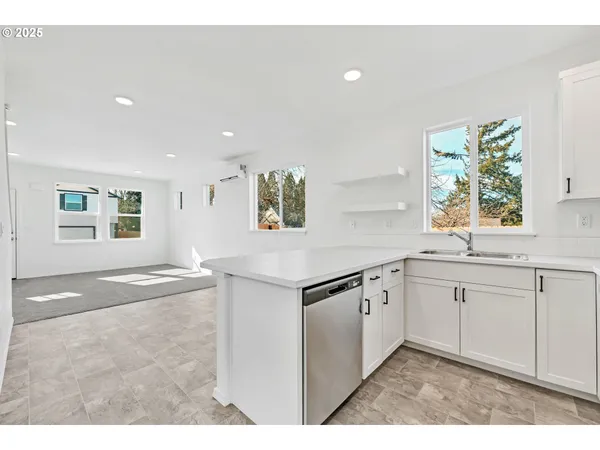 $690,000 | 4356-4358 Kalmia Street, Springfield, OR 97478