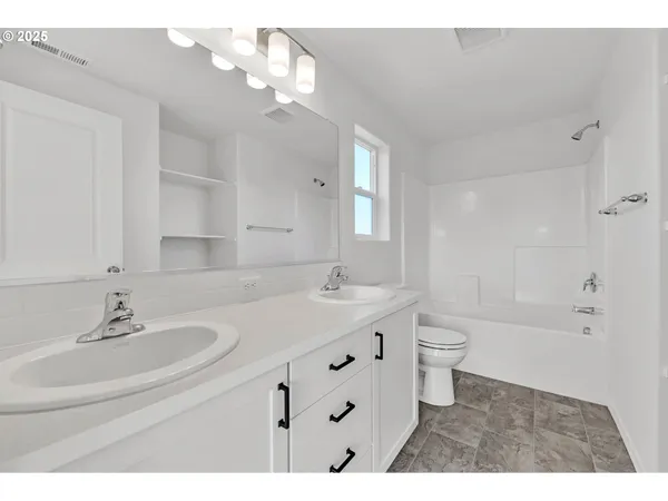 $690,000 | 4356-4358 Kalmia Street, Springfield, OR 97478