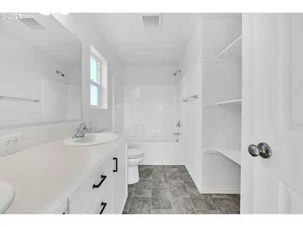 $690,000 | 4356-4358 Kalmia Street, Springfield, OR 97478