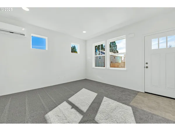 $690,000 | 4356-4358 Kalmia Street, Springfield, OR 97478