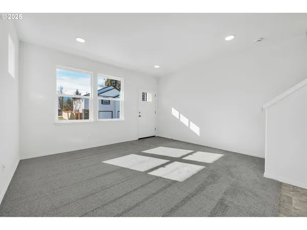 $690,000 | 4356-4358 Kalmia Street, Springfield, OR 97478