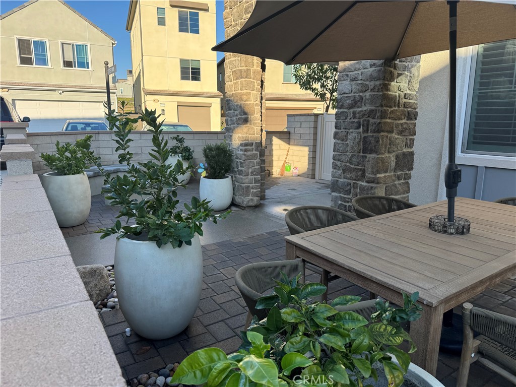 511 Sparrowhawk Way Rancho Mission Viejo, CA 92694 - Photo 5 of 29 a potted plant sitting in front of a house