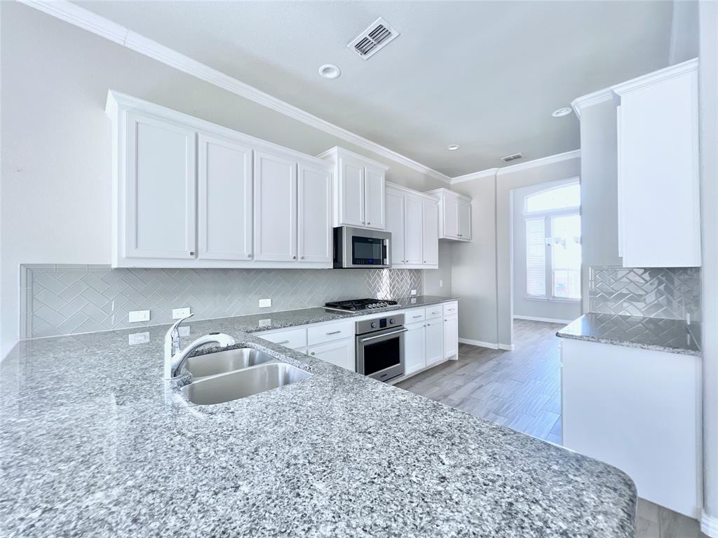 10036 Bodega Bay Road Fort Worth, TX 76177 - Photo 7 of 40