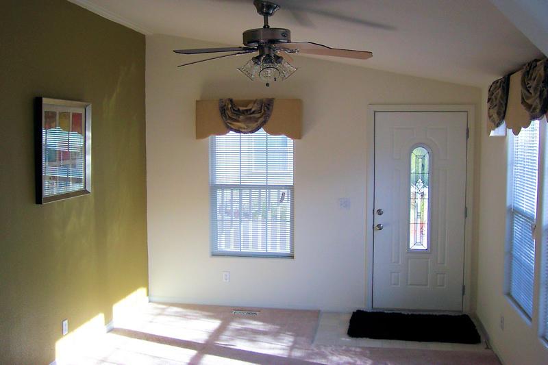 1390 Aztec Path, Unit 230 Redding, CA 96003 - Photo 4 of 22 Livingroom