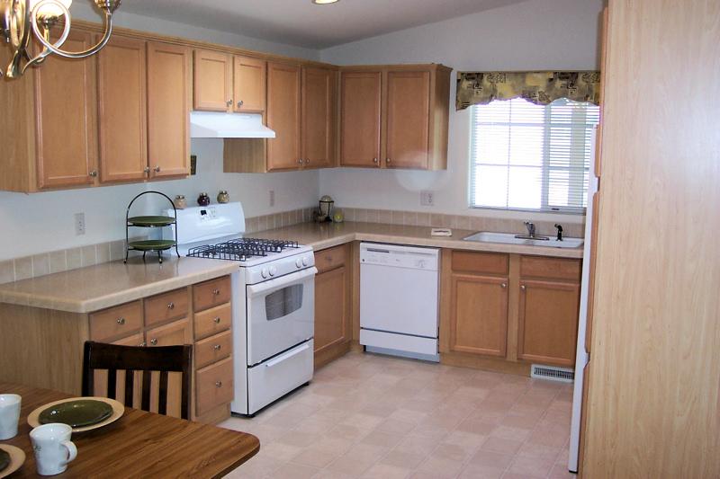1390 Aztec Path, Unit 230 Redding, CA 96003 - Photo 6 of 22 Kitchen