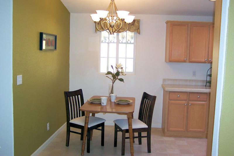 1390 Aztec Path, Unit 230 Redding, CA 96003 - Photo 7 of 22 Dining Room
