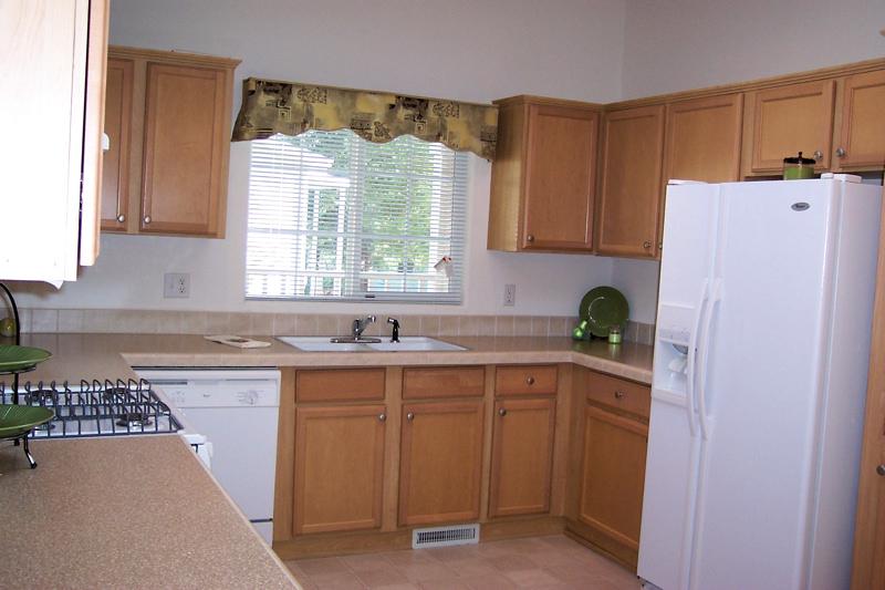 1390 Aztec Path, Unit 230 Redding, CA 96003 - Photo 8 of 22 Kitchen
