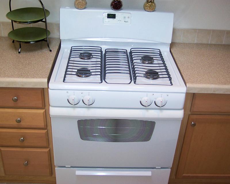 1390 Aztec Path, Unit 230 Redding, CA 96003 - Photo 9 of 22 Stove