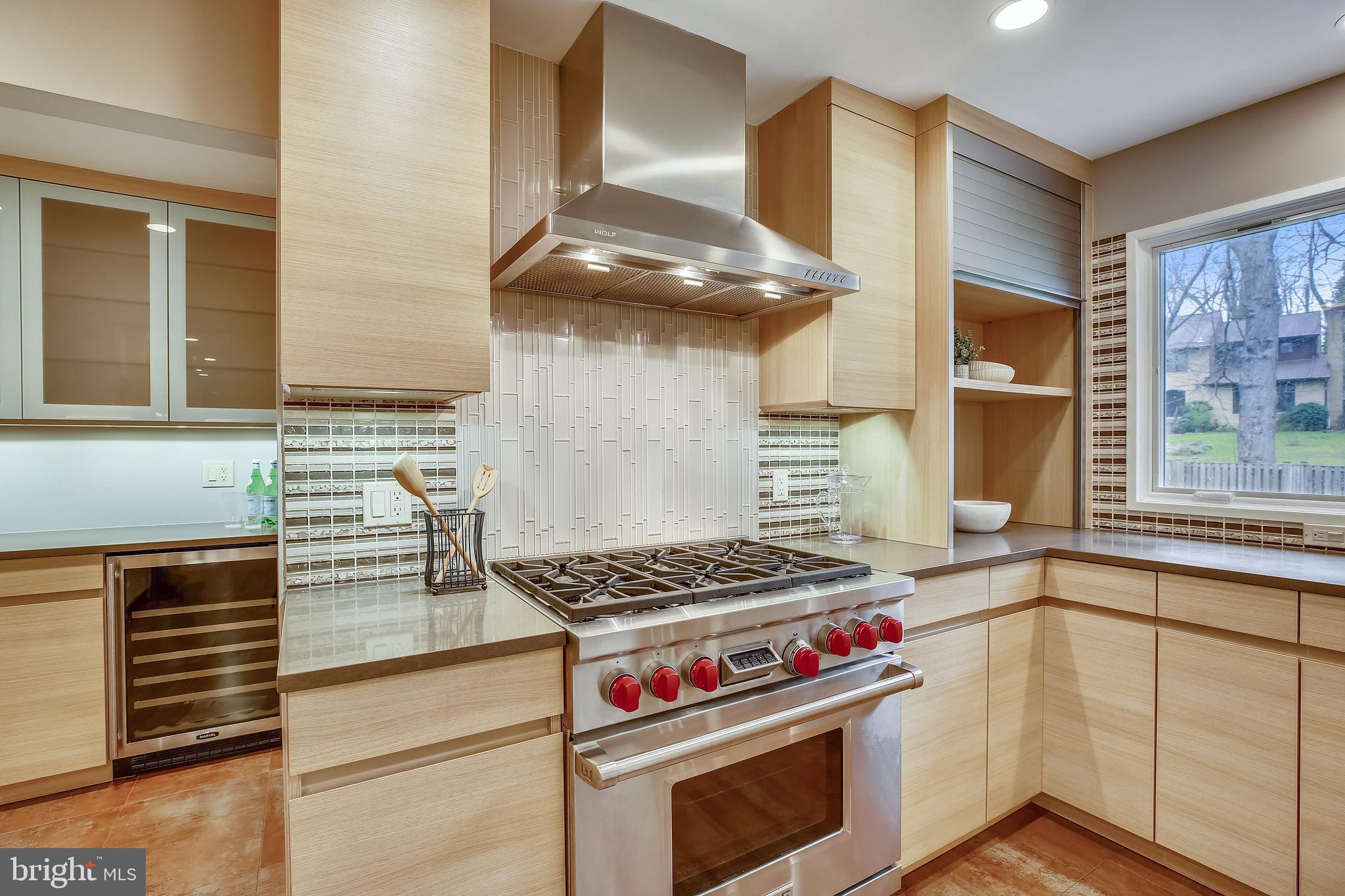 7903 Springer Road Bethesda, MD 20817 - Photo 15 of 83 6 Burner Wolf gas range