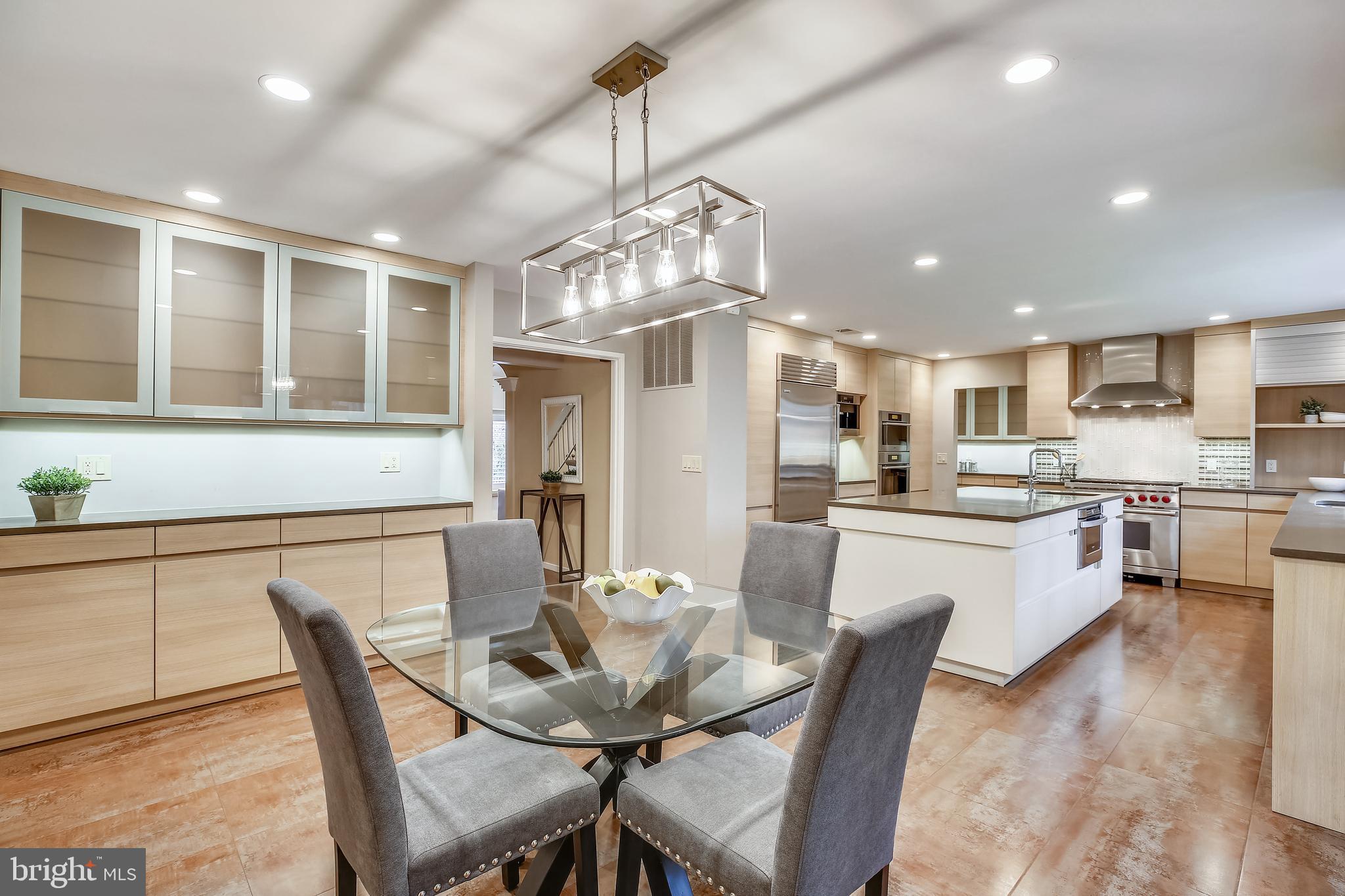 7903 Springer Road Bethesda, MD 20817 - Photo 20 of 83 breakfast room w/serving bar