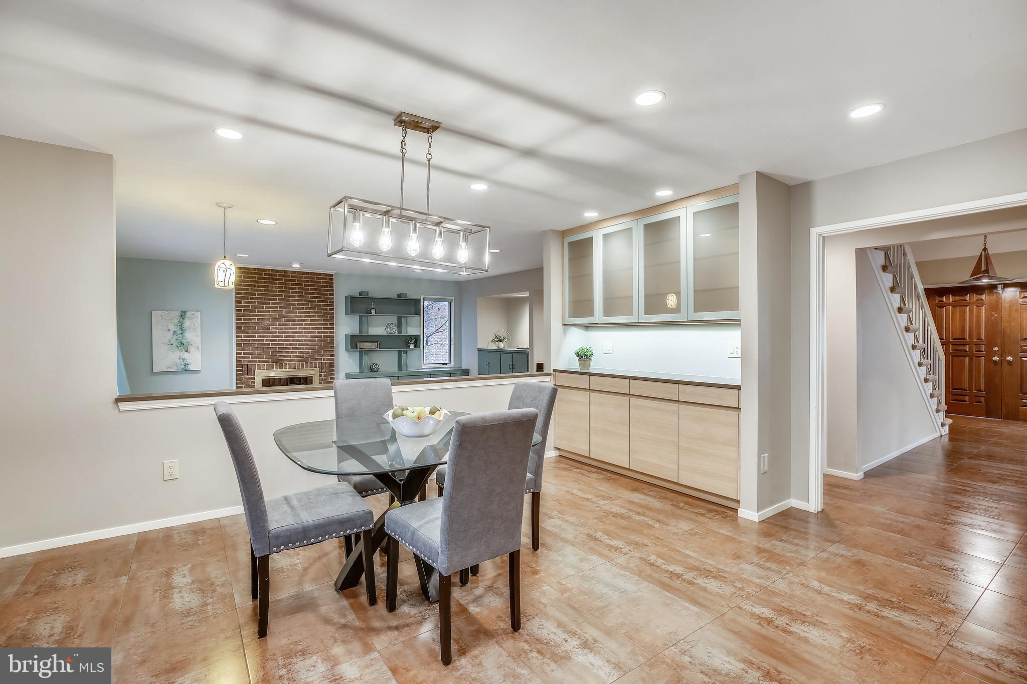 7903 Springer Road Bethesda, MD 20817 - Photo 22 of 83 Breakfast Rm, view to foyer