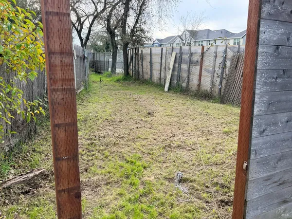 a view of a backyard with pathway