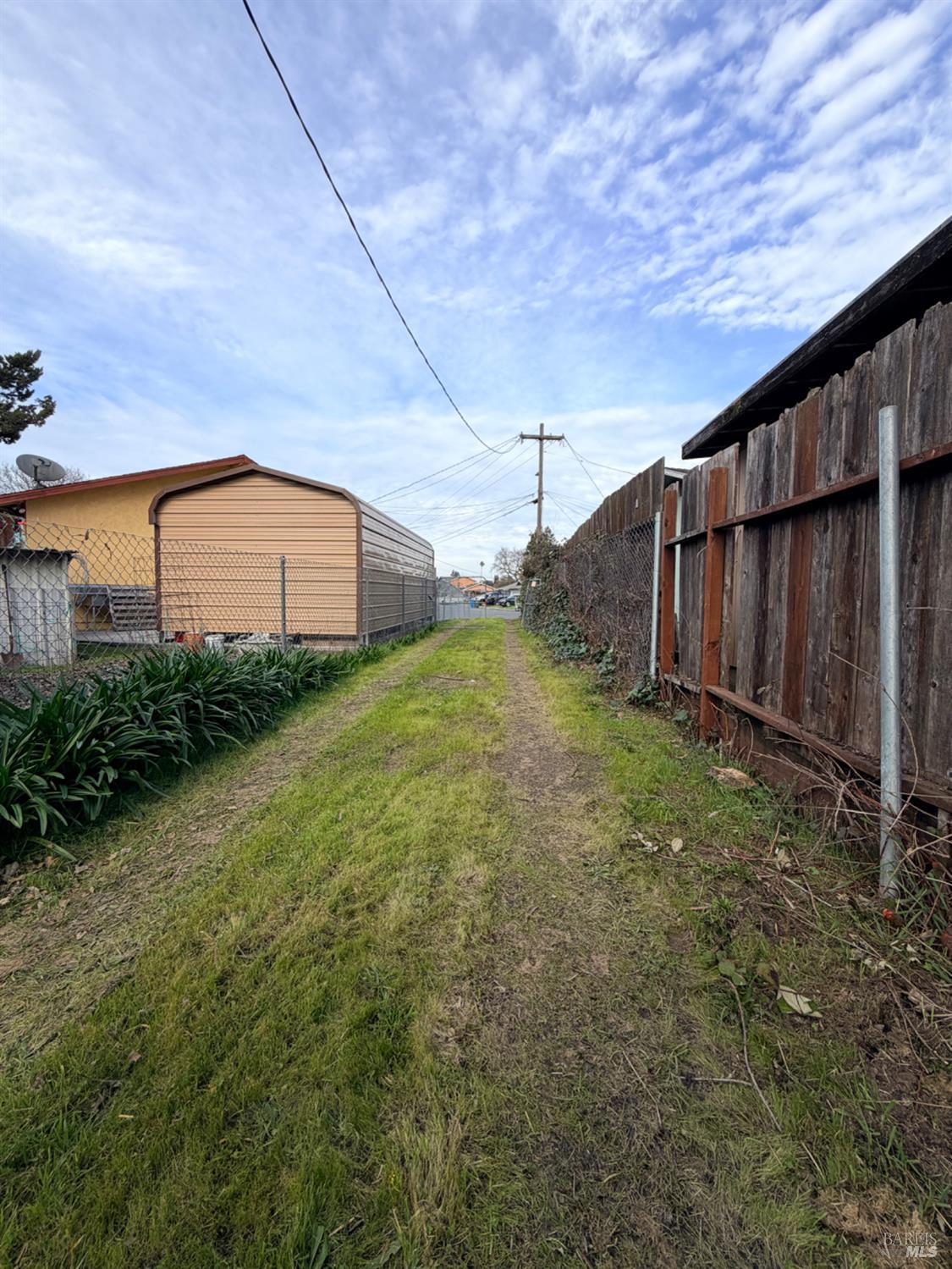 1863 Beachwood Drive Santa Rosa, CA 95407 - Photo 6 of 24 a view of a backyard