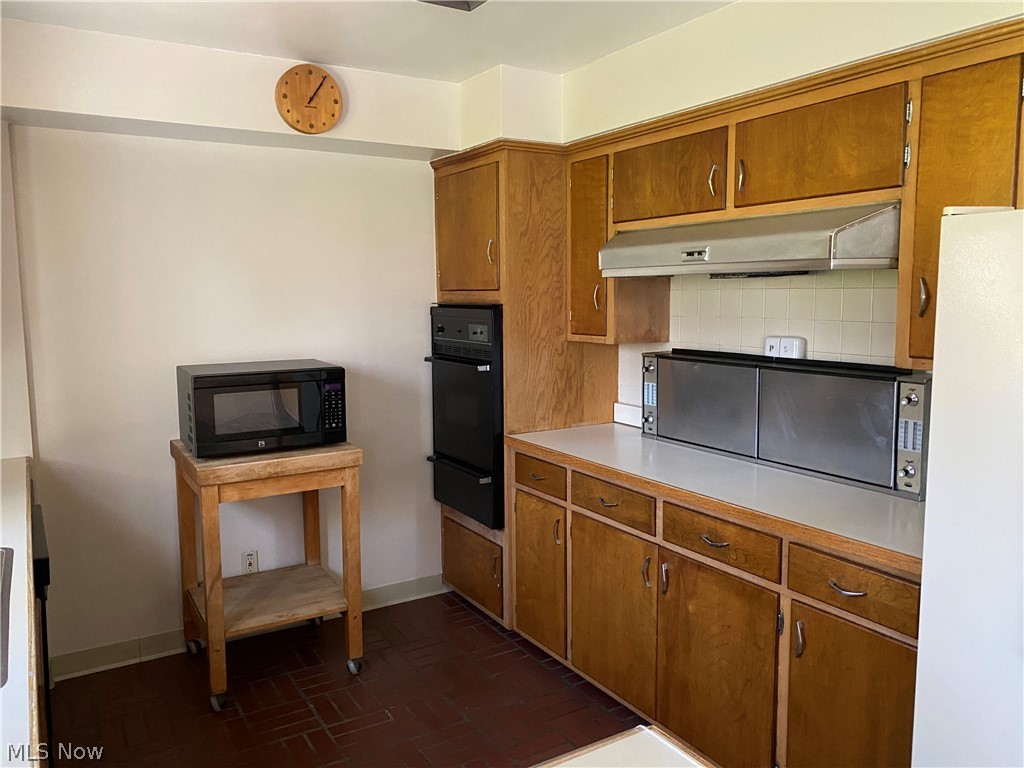 16208 Cleviden Road Cleveland, OH 44112 - Photo 10 of 24