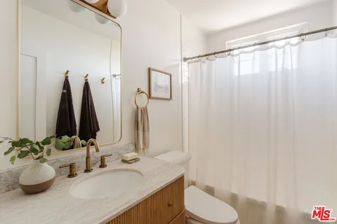 $699,000 | 2021 Hillhurst Avenue, Unit 9, Los Angeles, CA 90027
