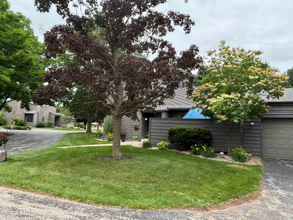 $274,900 | 841 East Windfield Place, Appleton, WI 54911