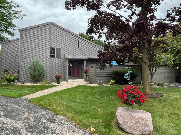 $274,900 | 841 East Windfield Place, Appleton, WI 54911