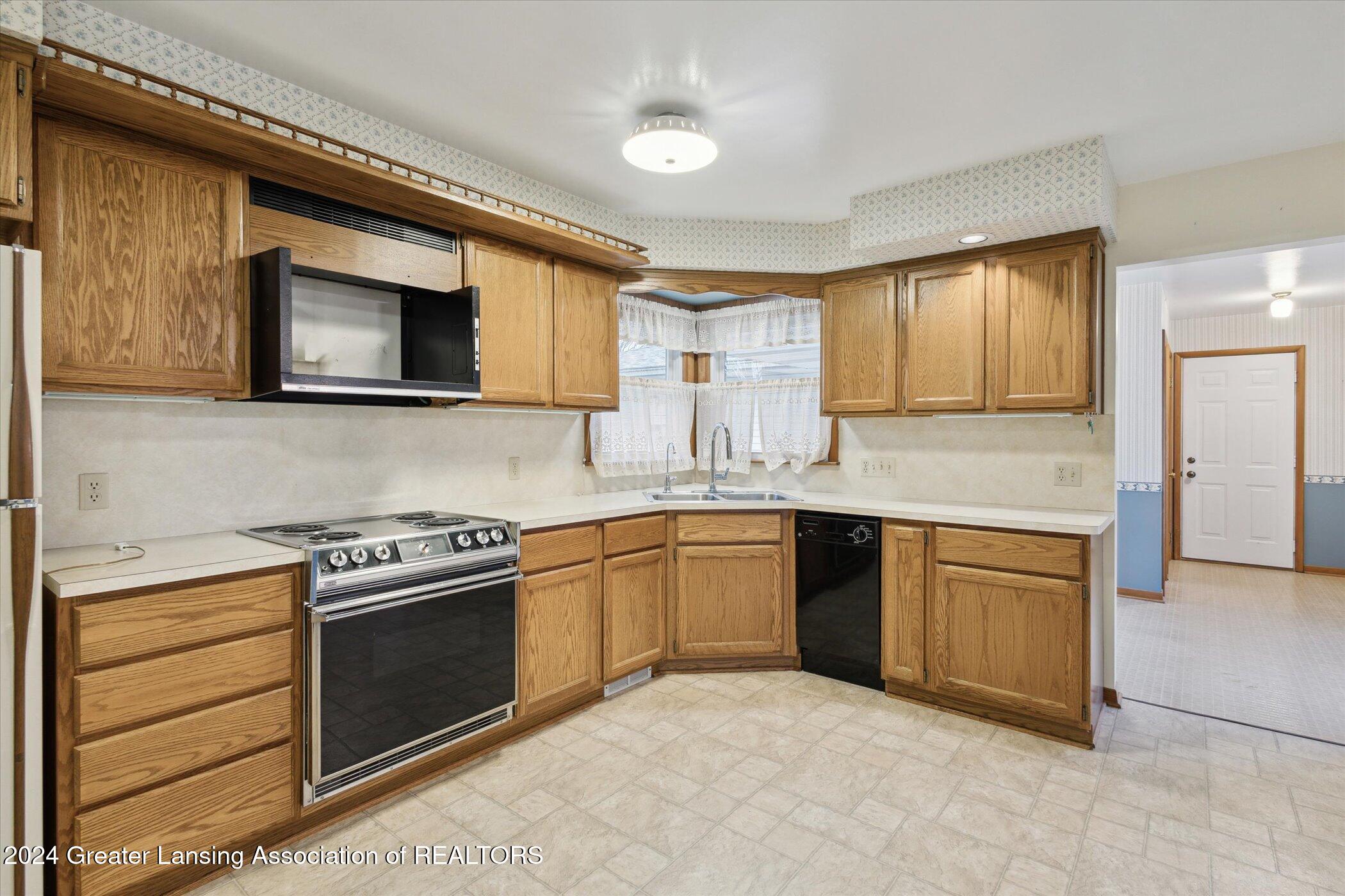 1197 South Perkey Road Charlotte, MI 48813 - Photo 13 of 42 13-1197-S-Perkey-Rd-Charlotte-MI-48813-W