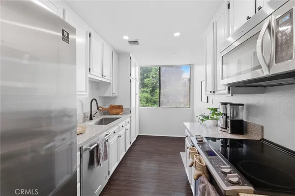 $700,000 | 4275 VÃa Arbolada, Unit 210, Los Angeles, CA 90042