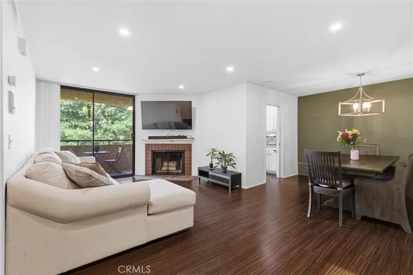 $700,000 | 4275 VÃa Arbolada, Unit 210, Los Angeles, CA 90042