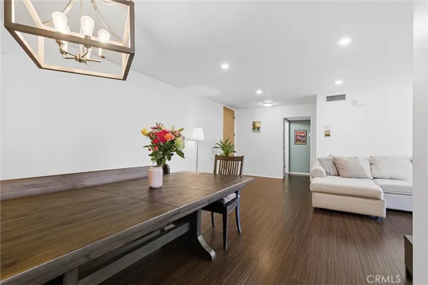 $700,000 | 4275 VÃa Arbolada, Unit 210, Los Angeles, CA 90042