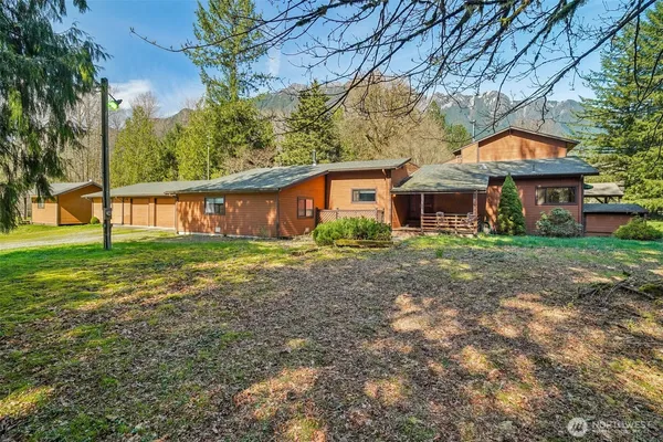 a view of a house with a yard