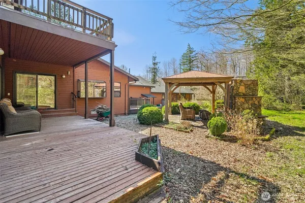 a view of a house with backyard and sitting area