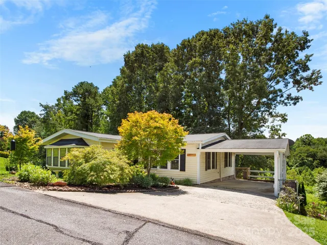 $237,000 | 200 Cranbrook Circle, Hendersonville, NC 28792