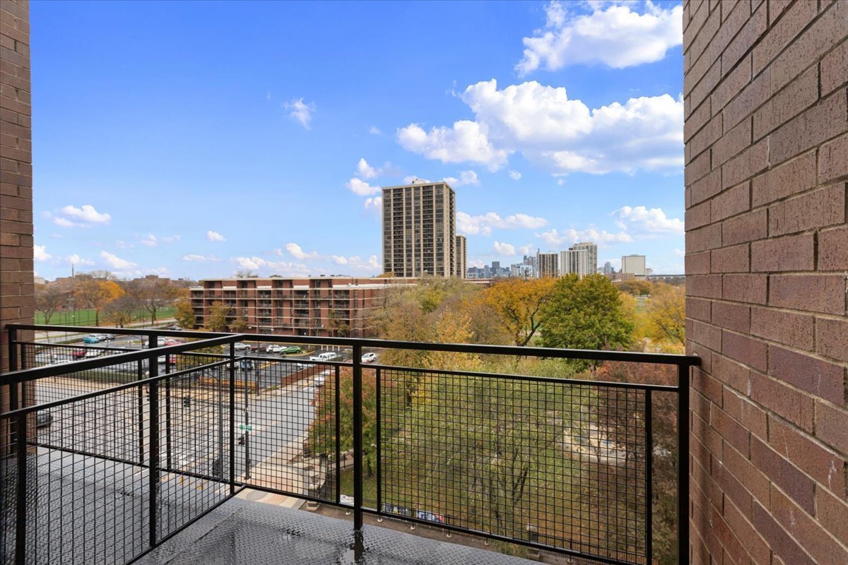 207 East 31st Street, Unit 5B Chicago, IL 60616 - Photo 10 of 10 a view of a balcony