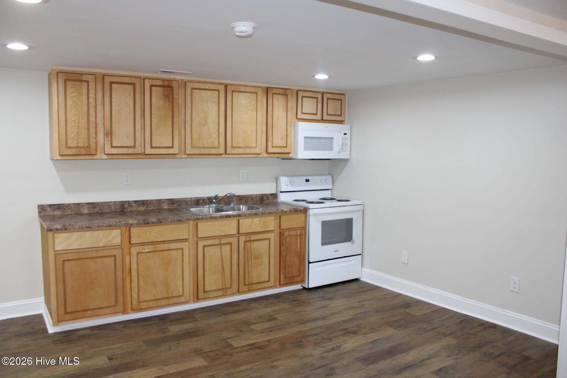 319 Silver Dollar Road Beaufort, NC 28516 - Photo 3 of 12 IMG_3617