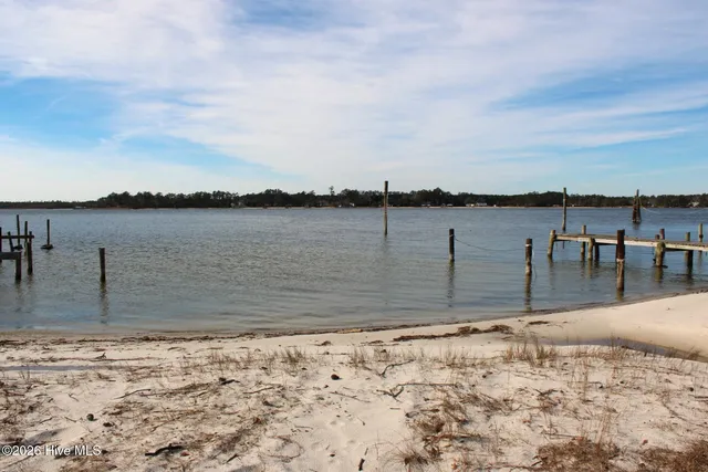 $1,955 | 319 Silver Dollar Road, Beaufort, NC 28516