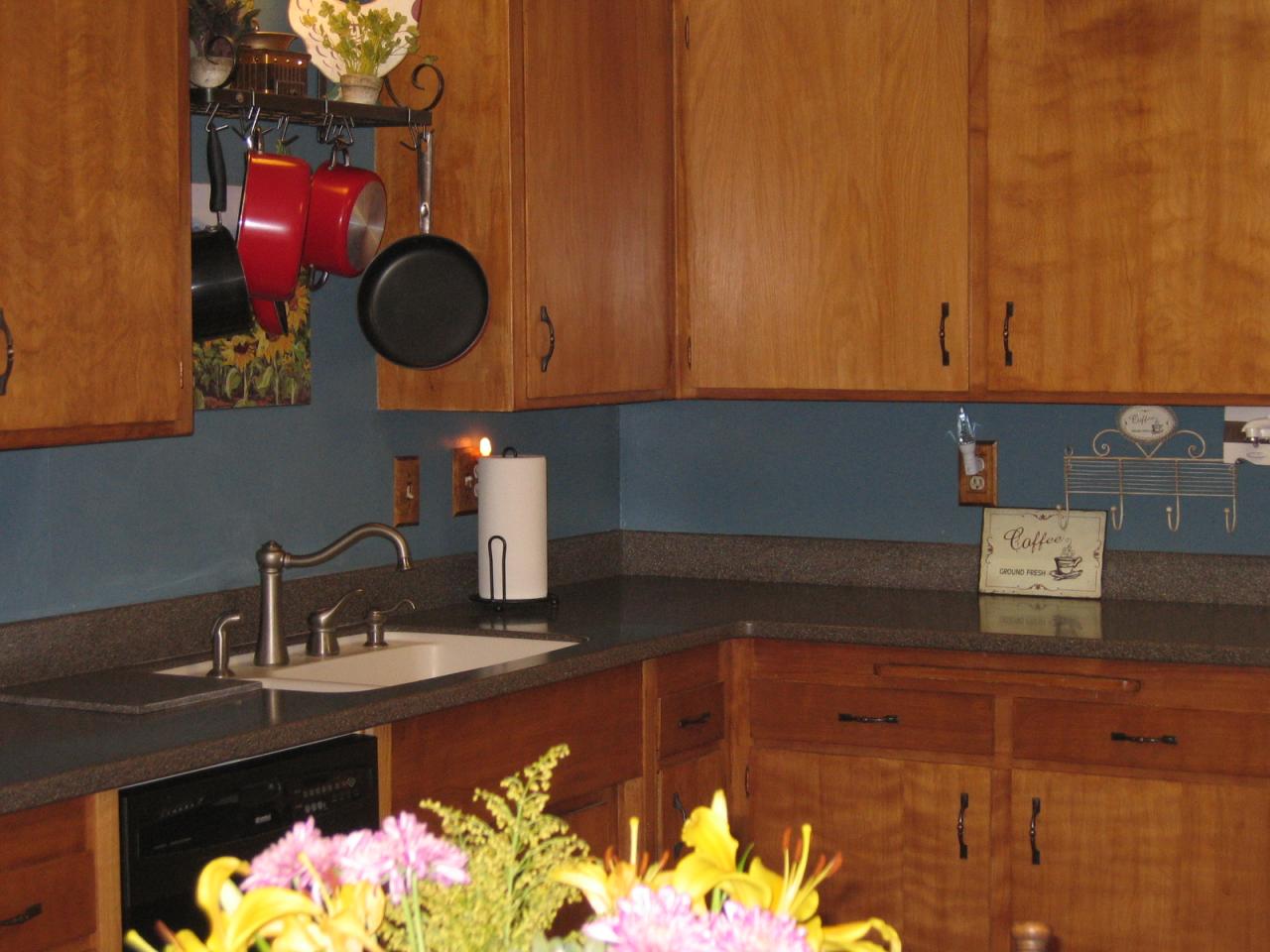 11554 Quartz Hill Road Redding, CA 96003 - Photo 4 of 28 a kitchen with a sink and a stove